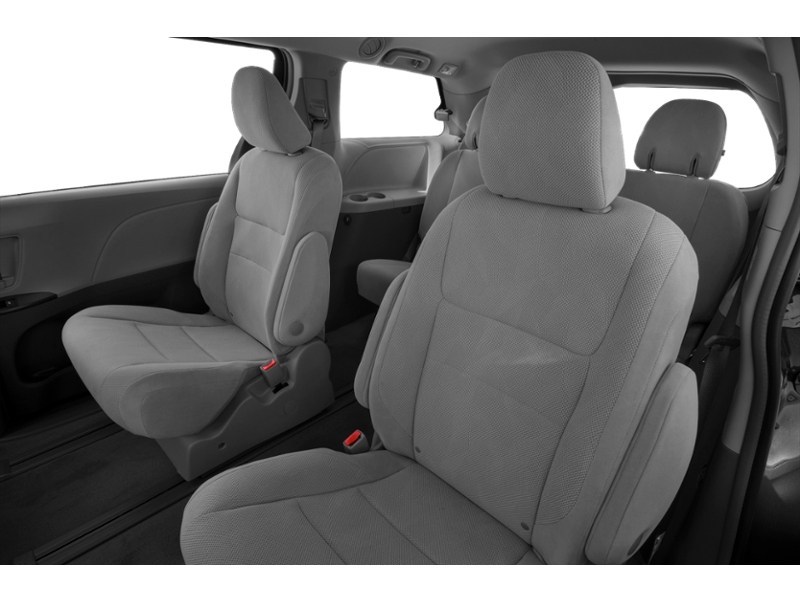 2018 Toyota Sienna LE 8-Passenger FWD Interior Shot 5