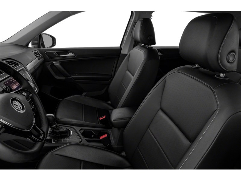 2018 Volkswagen Tiguan Trendline FWD Interior Shot 4