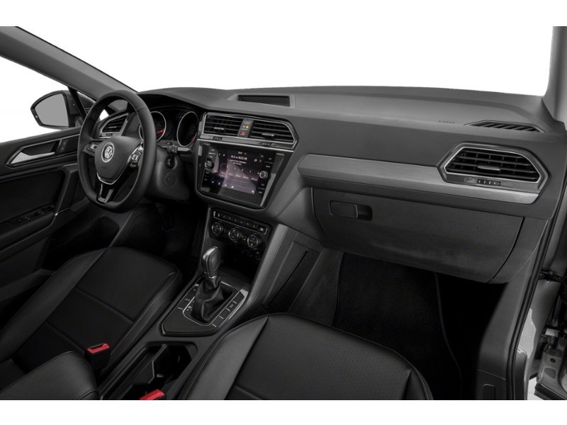 2018 Volkswagen Tiguan Trendline FWD Interior Shot 1
