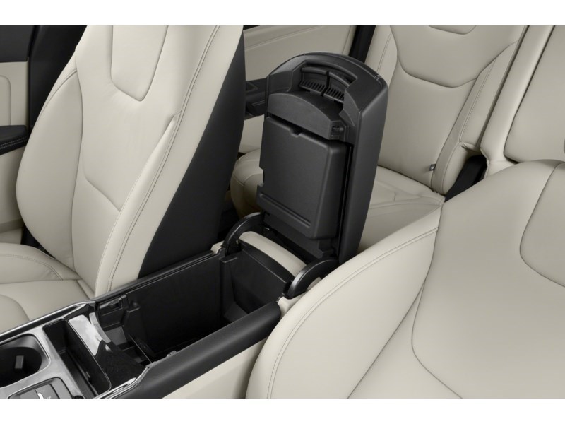 2019 Ford Edge Titanium AWD Interior Shot 7