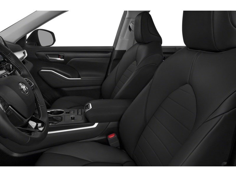 2022 Toyota Highlander XLE AWD Interior Shot 4