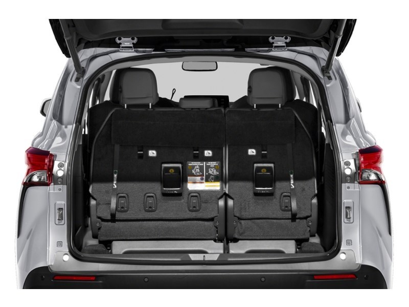 2024 Toyota Sienna XLE 8-Passenger FWD Exterior Shot 4