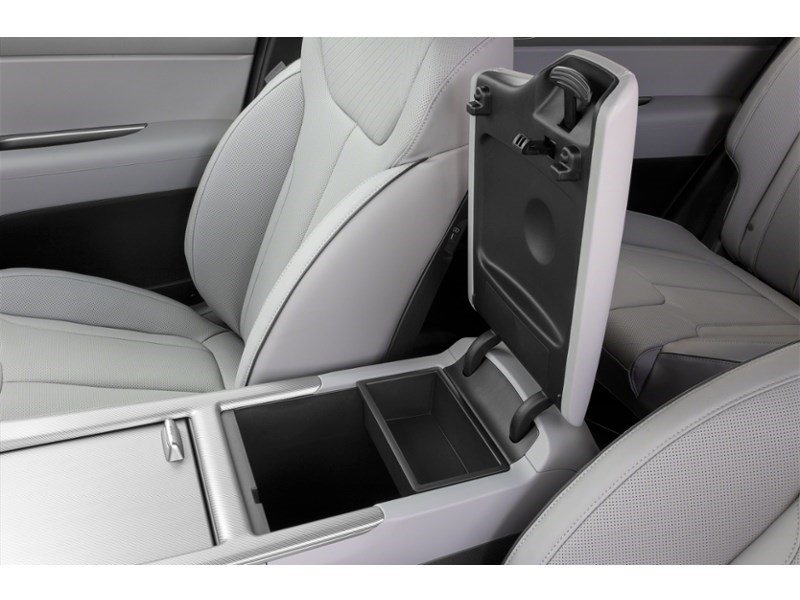2023 Hyundai Palisade Preferred 8-Passenger AWD Interior Shot 7
