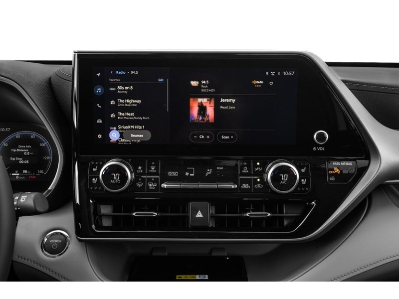 2024 Toyota Highlander Hybrid Hybrid PLATINUM AWD Interior Shot 2
