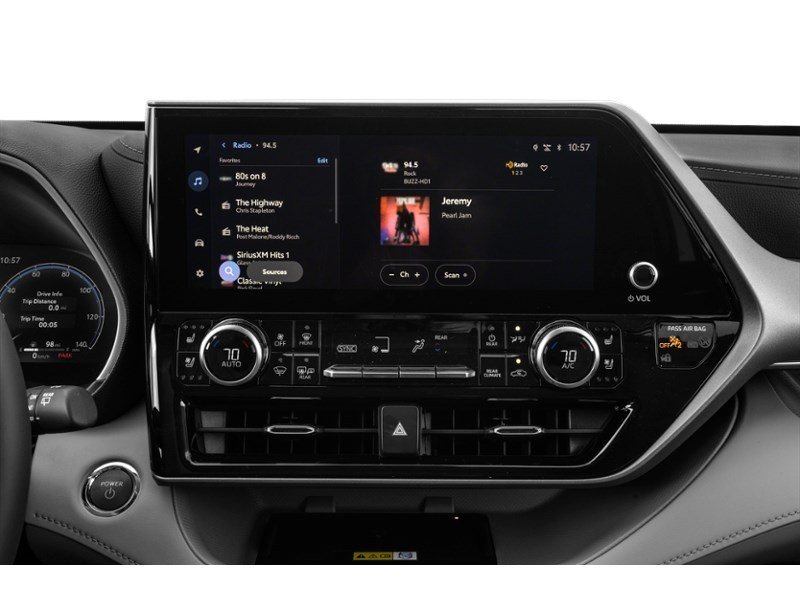 2023 Toyota Highlander Hybrid Hybrid Limited AWD Interior Shot 2