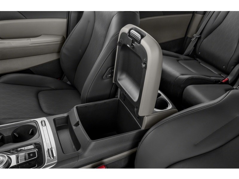 2027 Kia Carnival HEV EX FWD Interior Shot 7