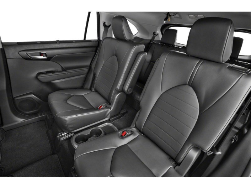 2026 Toyota Highlander XLE AWD Interior Shot 5