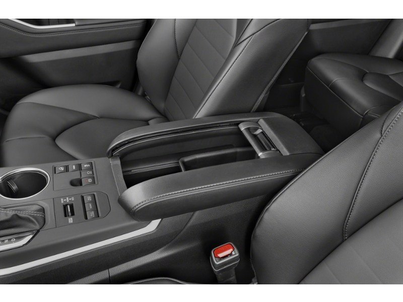 2026 Toyota Highlander XLE AWD Interior Shot 7