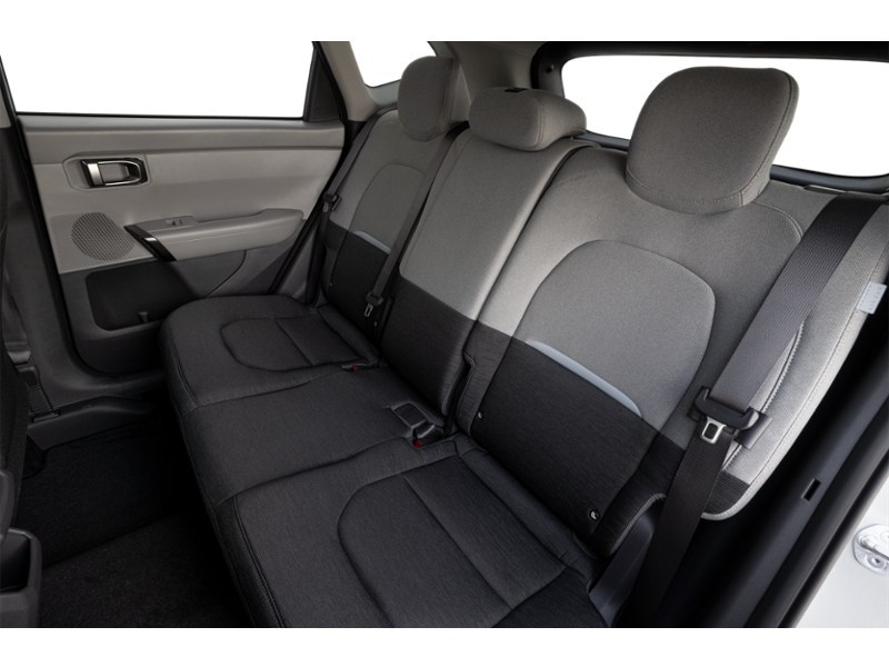 2027 Kia Seltos LX FWD Interior Shot 5