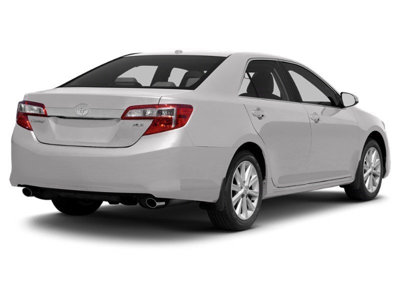 2012 Toyota Camry 4dr Sdn I4 Auto LE Alpine White  Shot 2