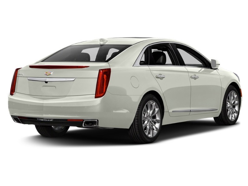 2017 Cadillac XTS 3.6L | BOSE | HTD/COOLED | ACCIDENT FREE Crystal White Tricoat  Shot 2